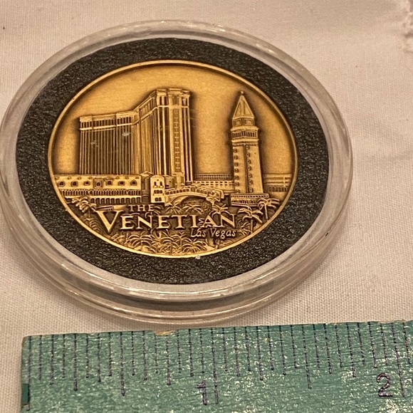 Collectible Venetian Guggenheim Las Vegas 🪙 Coin - Picture 4 of 14
